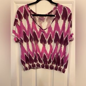women’s Mudd V neck pink and purple  shirt. Size Extra large.